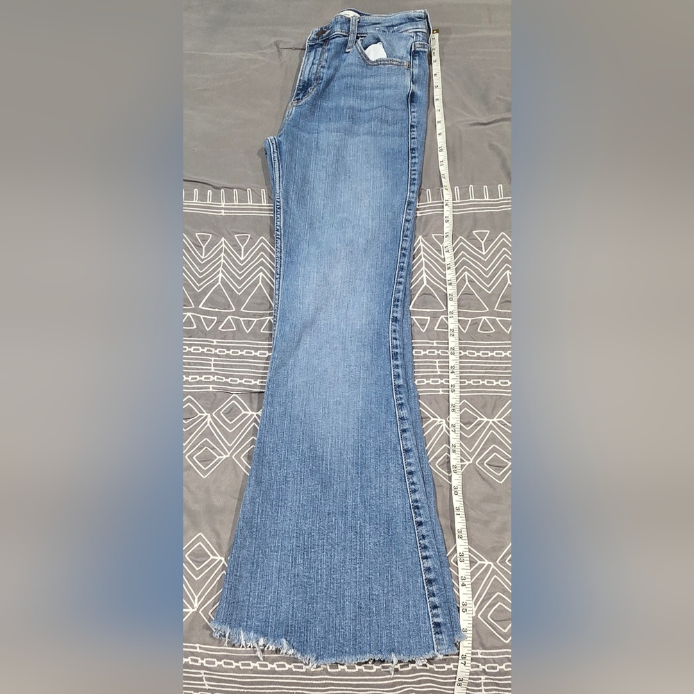 Abercrombie Ultra High Rise Flare Jeans Size 0/25 - Picture 2 of 6